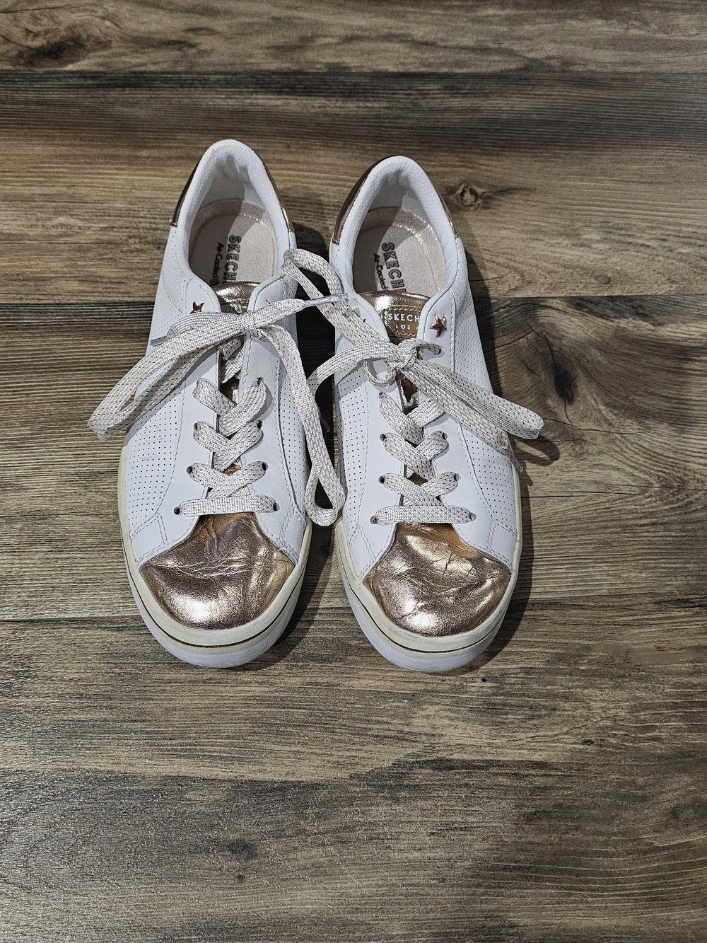 SKECHERS Street White/Gold Leather Low Top Lace-Up Sneakers Air Cushioned Foam